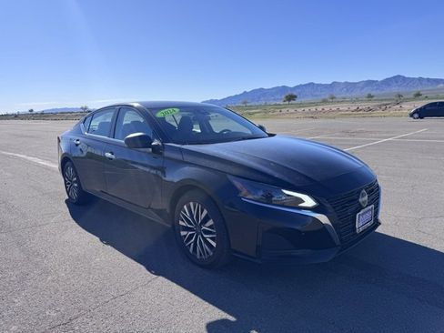 Used 2024 Nissan Altima 2.5 SV image 7