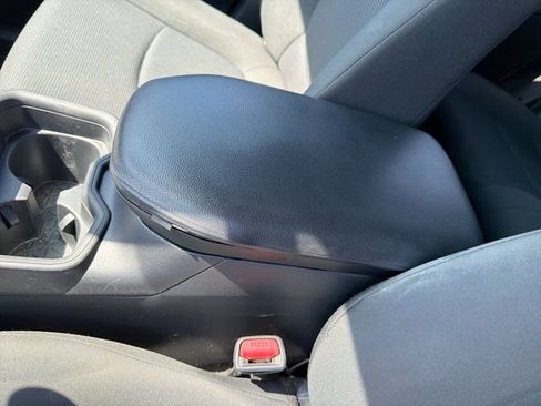 Used 2020 Toyota RAV4 LE AWD/4WD image 23