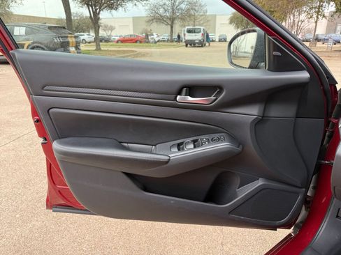 Used 2025 Nissan Altima 2.5 SV image 20