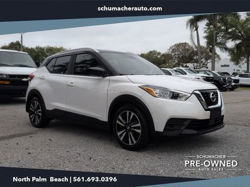 Used 2020 Nissan Kicks SV image 1