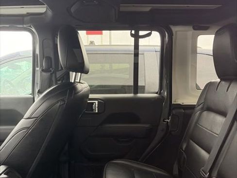 Used 2020 Jeep Wrangler Unlimited Sahara AWD/4WD image 6