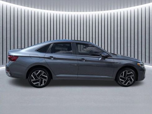 Used 2022 Volkswagen Jetta SEL image 4