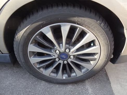 Used 2017 Ford C-MAX Titanium w/ Equipment Group 301A image 11