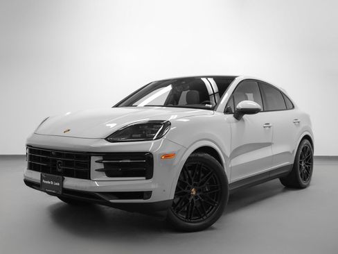 Certified 2024 Porsche Cayenne Coupe AWD/4WD image 6