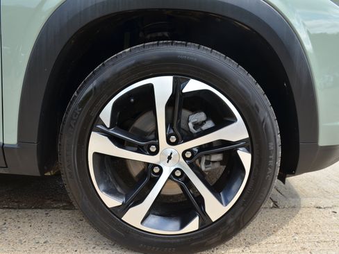 Used 2024 Chevrolet Trax RS FWD image 22