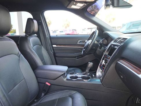 Used 2018 Ford Explorer Limited w/ Equipment Group 301A FWD image 15