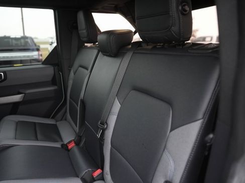 Used 2022 Ford Bronco Black Diamond w/ Sasquatch Package image 13