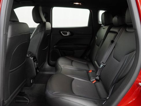 Used 2025 Jeep Compass Latitude w/ Altitude Special Edition image 20