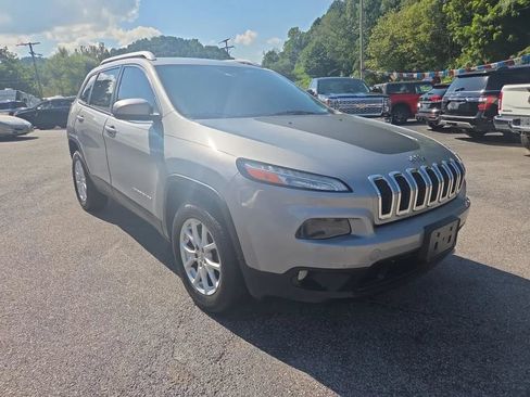 Used 2015 Jeep Cherokee Latitude AWD/4WD image 3