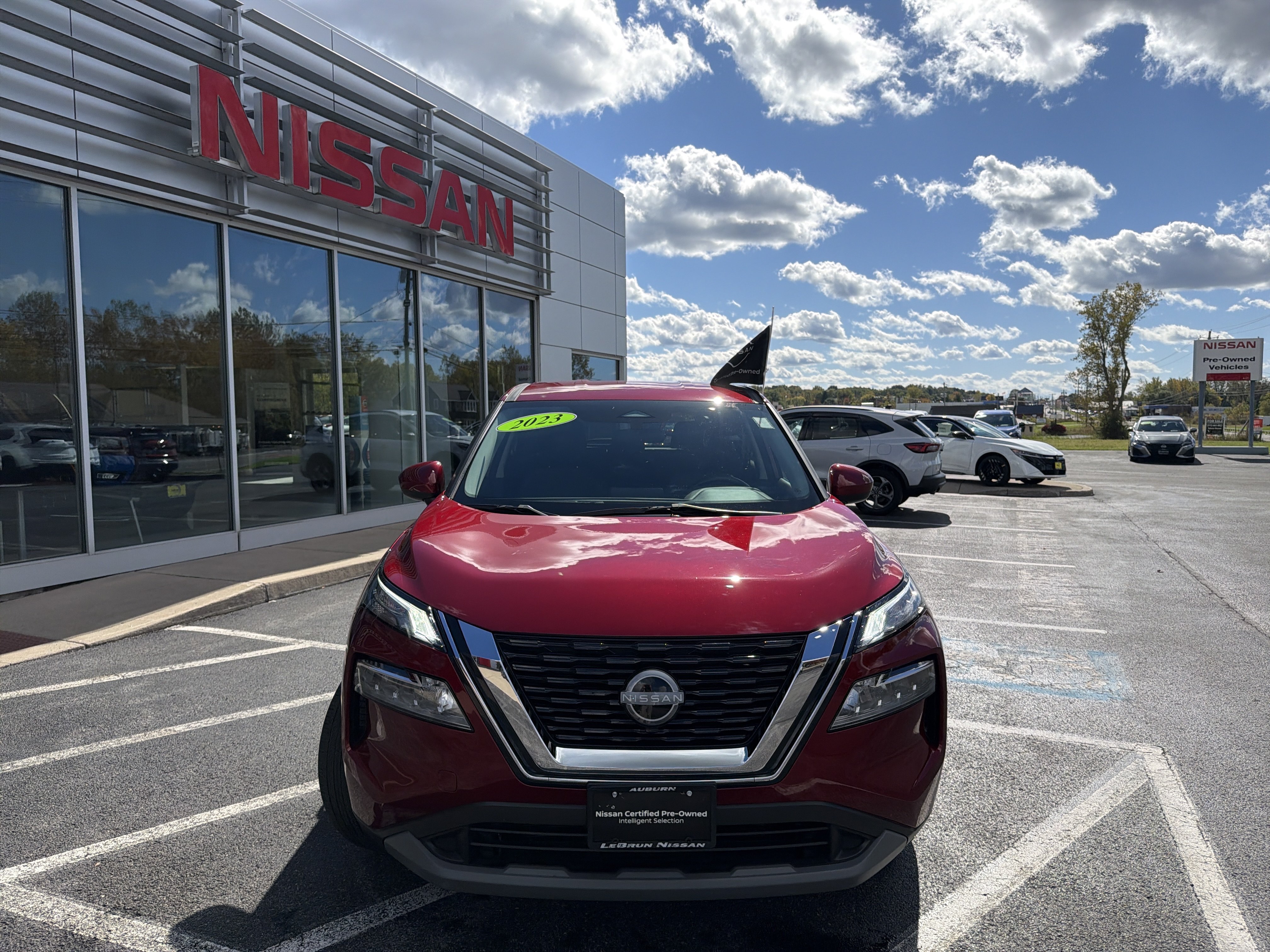 Used 2023 Nissan Rogue SV AWD/4WD image 18