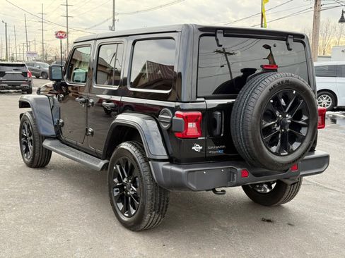 Used 2025 Jeep Wrangler Unlimited Sahara image 6