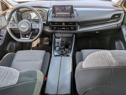 Used 2023 Nissan Rogue SV image 17