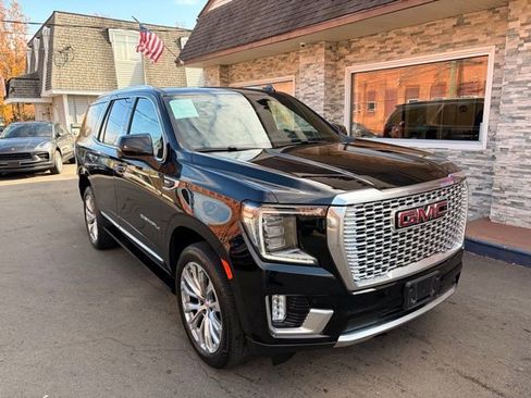Used 2023 GMC Yukon Denali w/ LPO, Floor Liner Package AWD/4WD image 3
