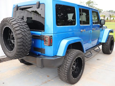 Used 2015 Jeep Wrangler Unlimited Sahara AWD/4WD image 9