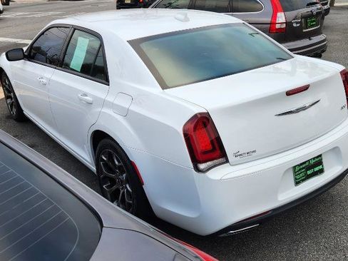 Used 2018 Chrysler 300 Touring w/ Sport Appearance Package image 4