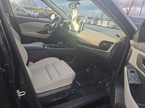 Used 2025 Nissan Rogue SL image 30