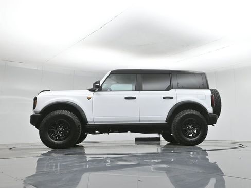 Used 2025 Ford Bronco Badlands image 8