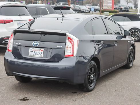 Used 2015 Toyota Prius Four image 4
