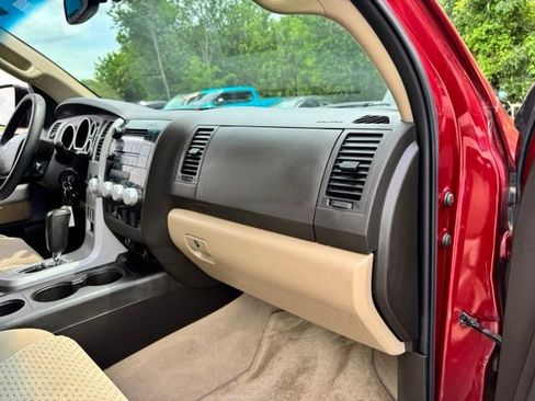 Used 2008 Toyota Tundra 4x4 CrewMax image 10