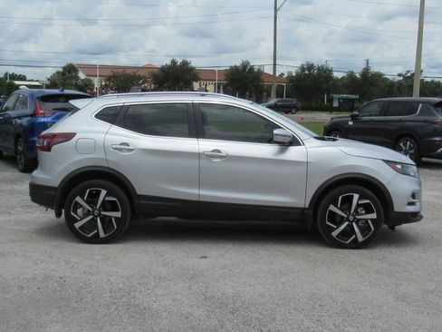 Used 2021 Nissan Rogue Sport SL image 3