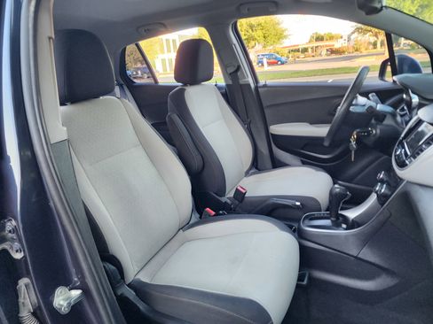Used 2019 Chevrolet Trax LS FWD image 16