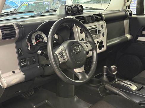 Used 2014 Toyota FJ Cruiser 4WD image 5