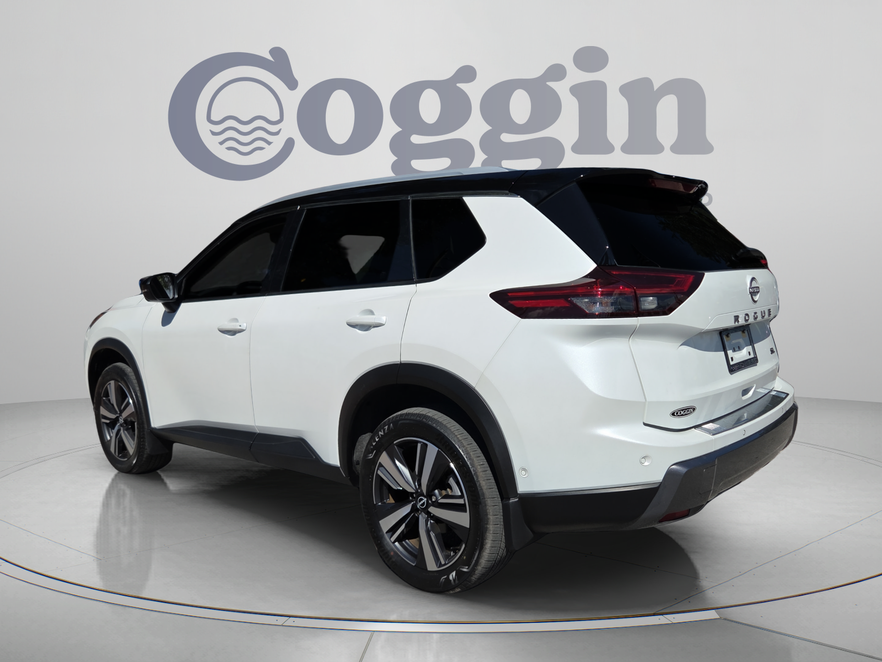 Used 2024 Nissan Rogue SL FWD image 3