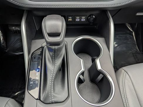 Used 2023 Toyota Highlander L image 23