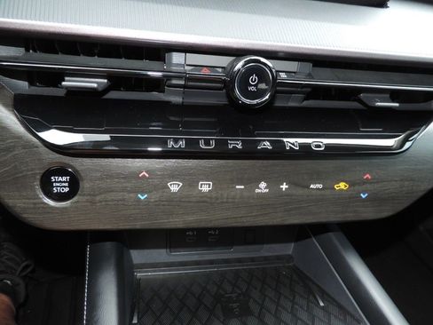 Used 2025 Nissan Murano SV image 21