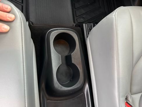 Used 2023 Toyota Highlander L image 25