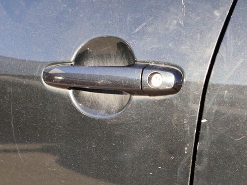 Used 2010 Pontiac Vibe w/ Preferred Package image 17