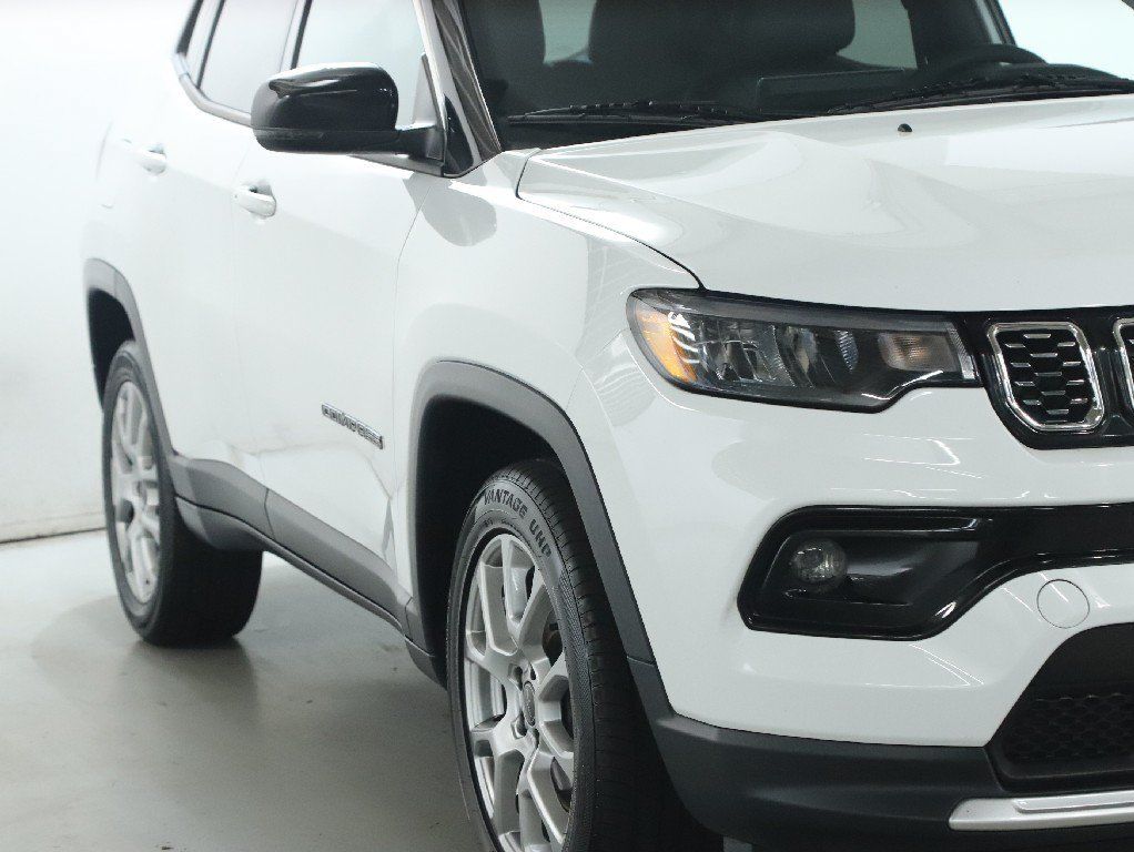 Used 2025 Jeep Compass Limited AWD/4WD image 8