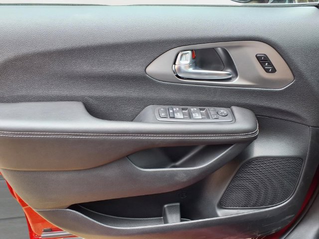 New 2027 Chrysler Pacifica Select FWD image 16