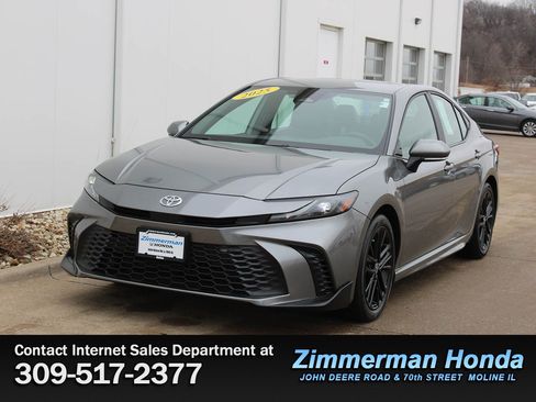 Used 2025 Toyota Camry SE image 24