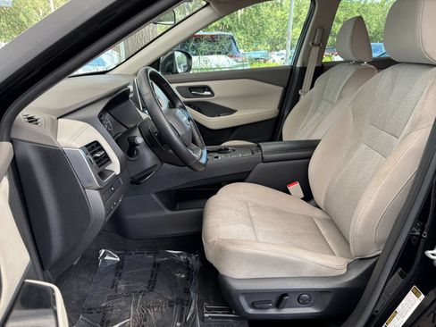 Used 2025 Nissan Rogue SV FWD image 27