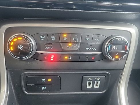 Used 2020 Ford EcoSport Titanium image 18