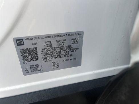 Certified 2025 Chevrolet Equinox LT image 30