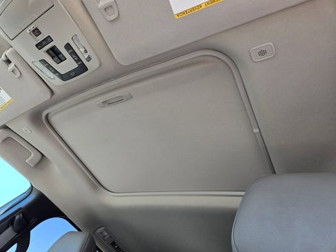 Used 2025 Toyota Sienna XLE FWD image 11