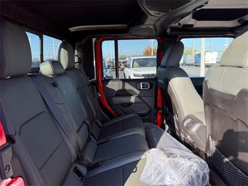 New 2025 Jeep Gladiator Mojave image 10