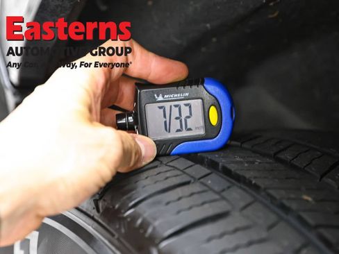 Used 2024 Jeep Wagoneer L Series II RWD image 30