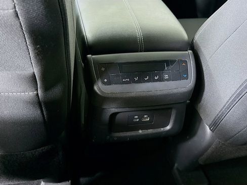 Certified 2024 Nissan Pathfinder SV w/ Black Appearance Package FWD image 27