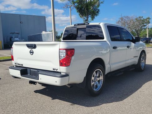 Used 2021 Nissan Titan SV w/ SV Convenience Package RWD image 6