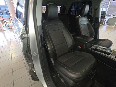 Used 2020 Ford Explorer Limited image 26