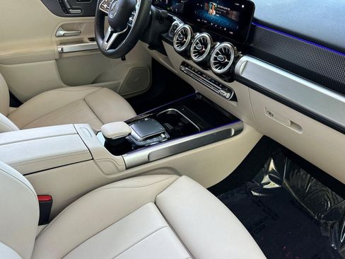 Used 2023 Mercedes-Benz EQB 300 4MATIC image 33