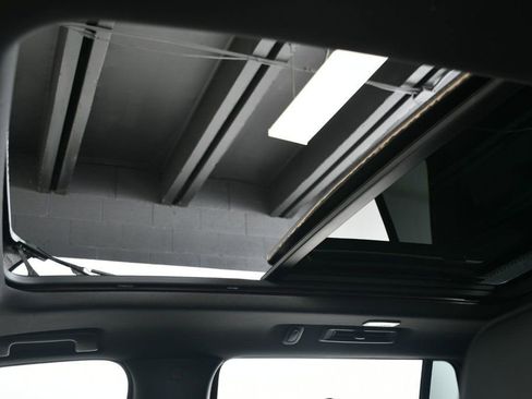 Used 2021 GMC Yukon Denali w/ Denali Premium Package image 8