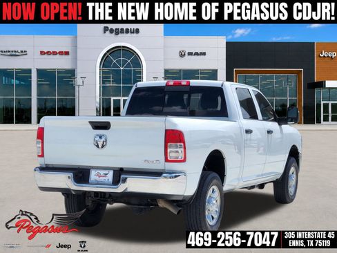 Used 2024 RAM 2500 Tradesman w/ Chrome Appearance Group AWD/4WD image 5