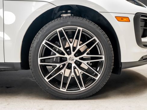 Certified 2026 Porsche Macan AWD/4WD image 14