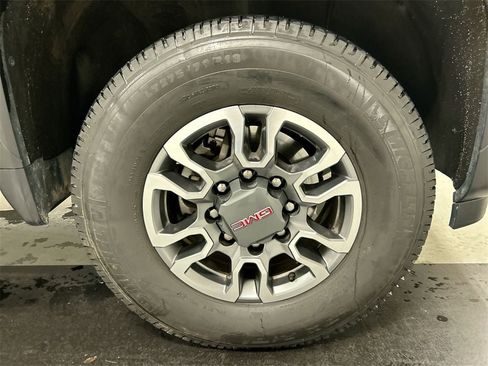 Used 2024 GMC Sierra 2500 AT4 w/ Technology Package image 8