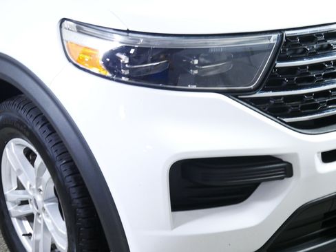 Used 2020 Ford Explorer XLT AWD/4WD image 16