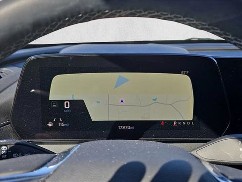 Used 2025 Chevrolet Traverse LT w/ Driver Confidence Package FWD image 11